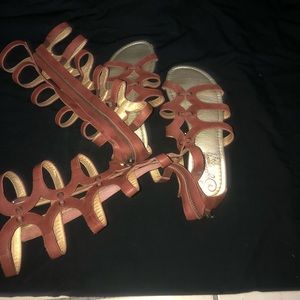 Sandals up to knees with zipper at back .  comfy